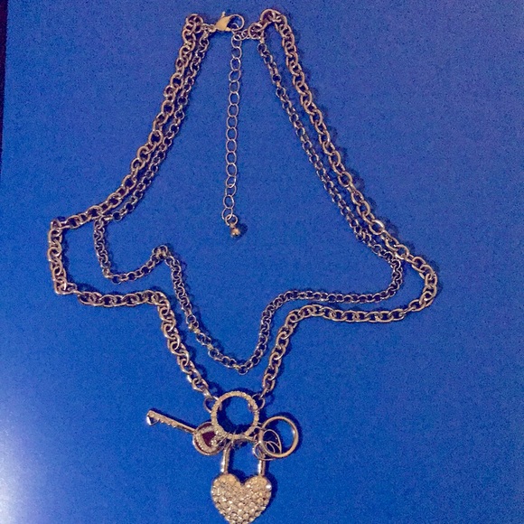 HOLD—Beautiful necklace, great shine and sparkle! - Picture 4 of 4